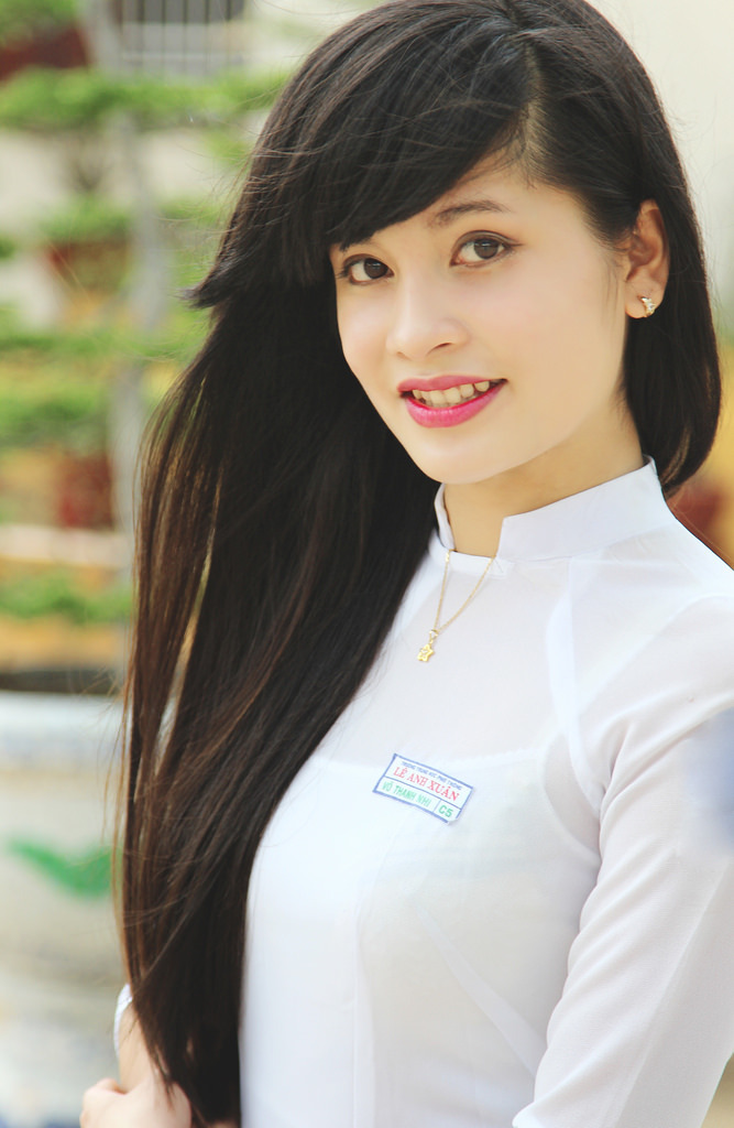 他揉捏她两乳不停呻吟小说